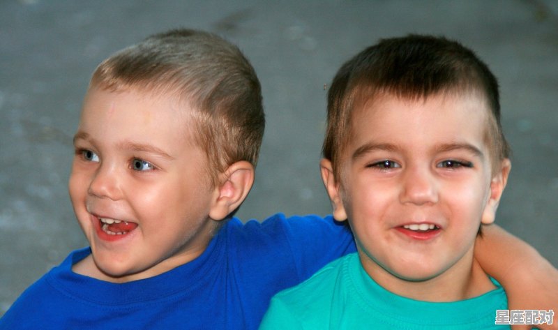 姓氏黄男孩取什么名字_起名，给小男孩起名字，带点韩味的，姓黄 - 星座运势