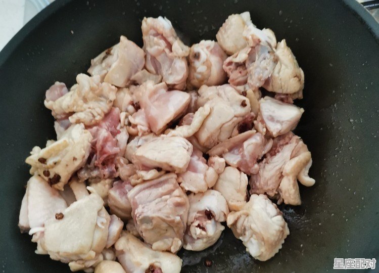 山东清汤鸡做法_参加婚宴酒席上的四大件当中那整鸡的做法与名字?(鸡是整个的) 山东清汤鸡做法_参加婚宴酒席上的四大件当中那整鸡的做法与名字?(鸡是整个的) - 星座运势