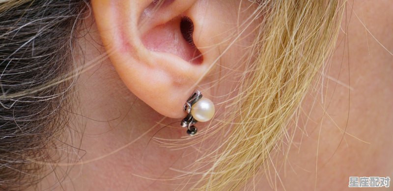 好听的耳饰名字，情侣银耳钉店铺名字大全 - 星座运势