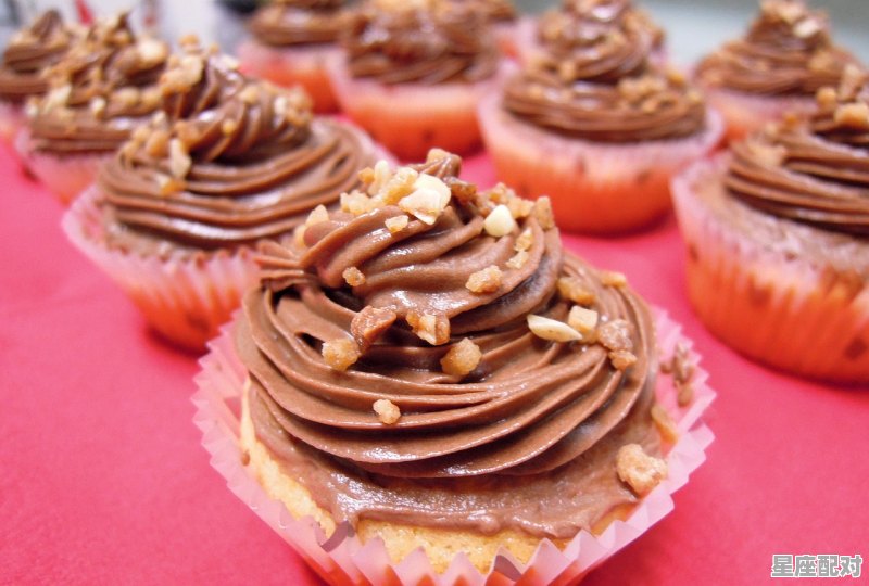 7月10日生日巧克力：杏仁碎巧克力蛋糕（Almond Chocolate Kugelh - 星座运势