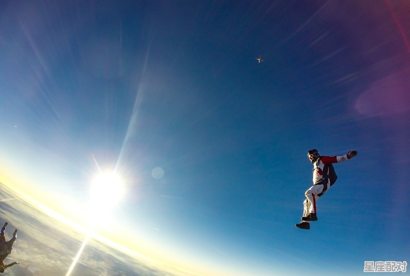 合盘相位解释之外行星 - 星座运势