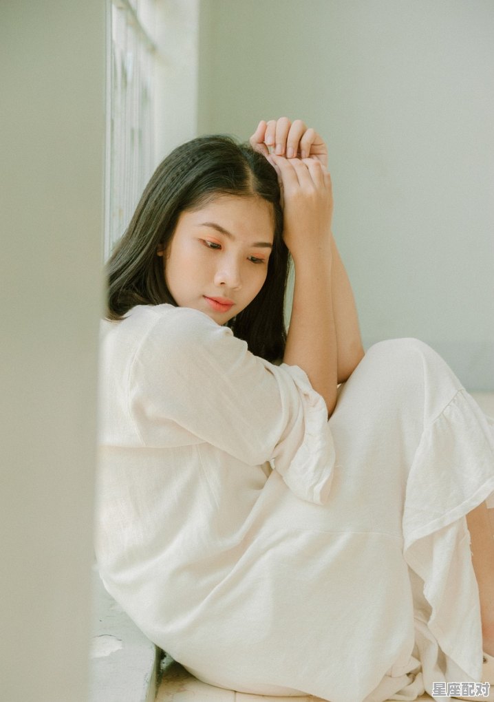 天蝎男看女生的第一眼往哪瞄？ - 星座运势