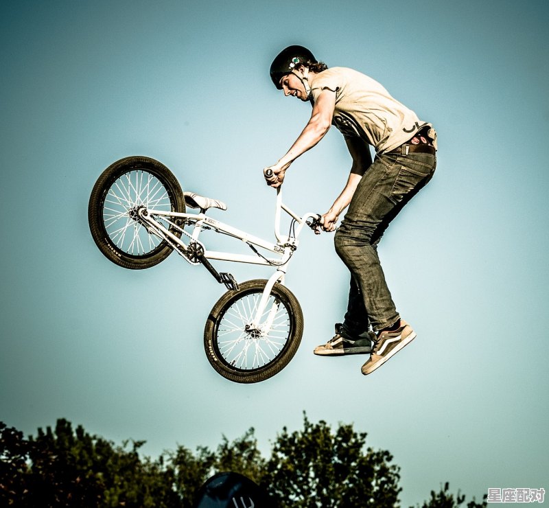 水瓶座男生性格 文案_水瓶座超酷霸气文案 水瓶座男生性格 文案_水瓶座超酷霸气文案 - 星座运势