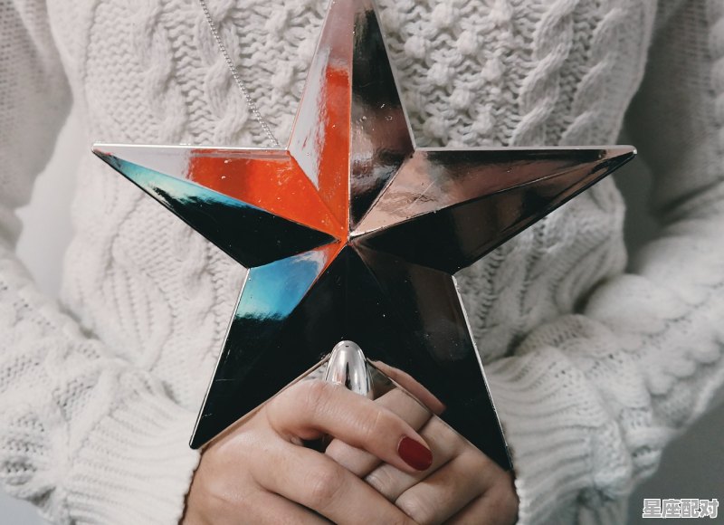 11月18日什么星座2021年运势，天蝎今日方位运势 - 星座运势