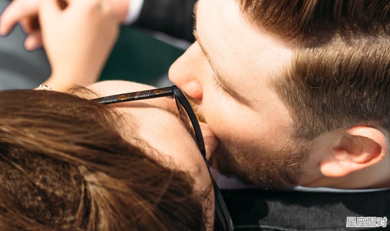 为什么说天蝎座男异性缘最好,与天蝎座契合的星座配对是什么呢男生 - 星座运势