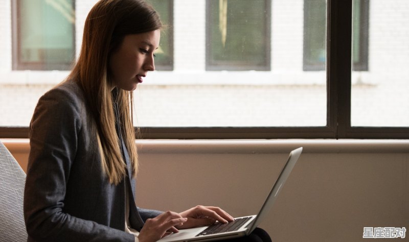 已婚女人坐姿的含义_走路像男人一样的女人怎么样 已婚女人坐姿的含义_走路像男人一样的女人怎么样 - 星座运势