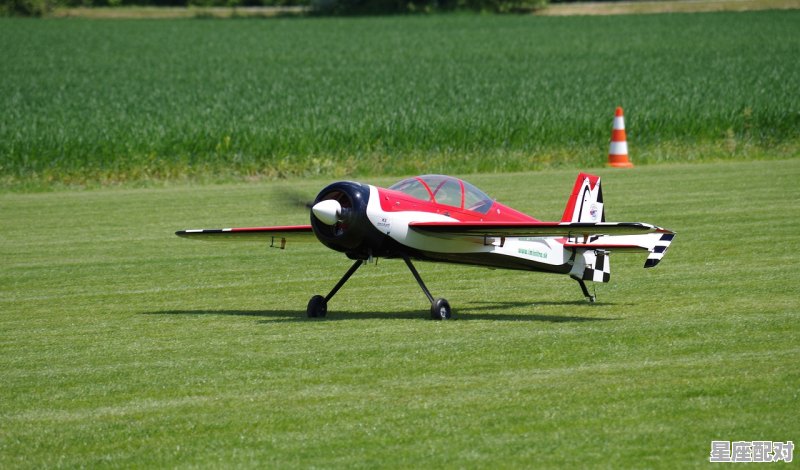 喜欢模型的男生性格，飞机选座看性格 - 星座运势