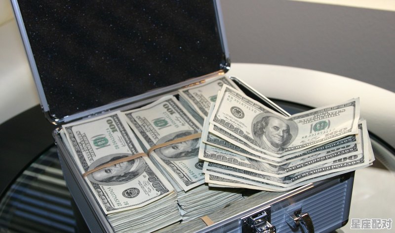 外资银行2022年十月美元存款利率_美元基金今日运势2022 - 星座运势