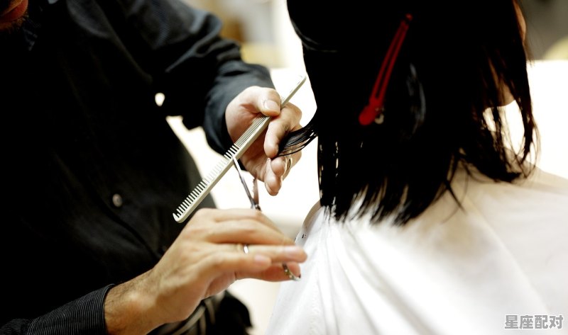 女孩剪头发的寓意，梦到理发是什么征兆 - 星座运势