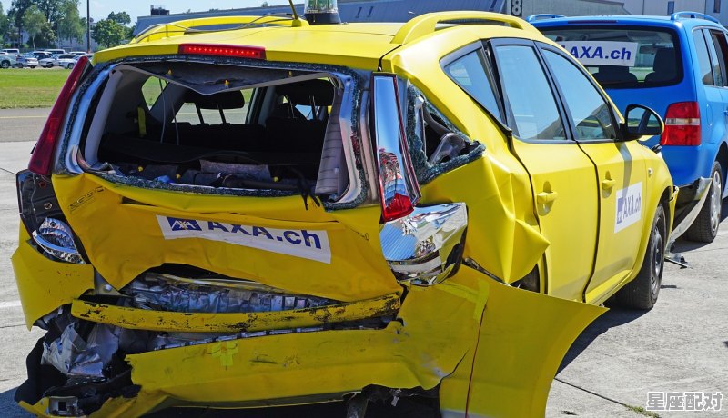 老婆的车老公开出了事故，保险公司赔钱吗，梦到老公出事 - 星座运势