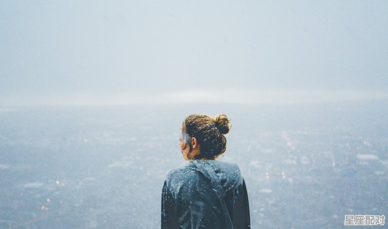 巨蟹座女生的特点和性格是什么，巨座女生的性格 - 星座运势