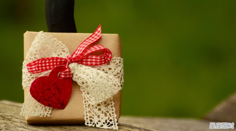 四人交换礼物有多少种方法，中西方交换礼物的习俗 - 星座运势