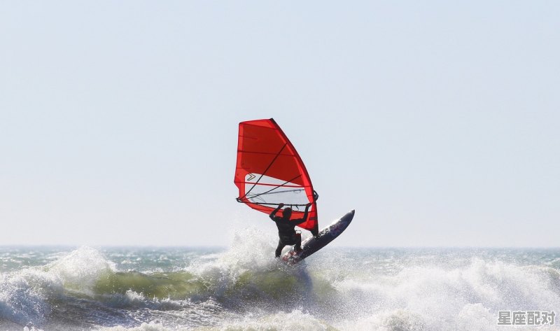 满船清梦压星河的寓意,梦到船水 - 星座运势