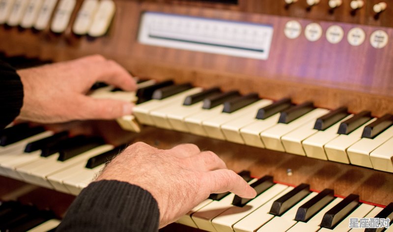 易烊千玺的两个星座分别是什么，piano是什么星座 - 星座运势