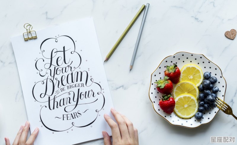 用风趣幽默的语言描写五官20个字,什么星座幽默俏皮 - 星座运势